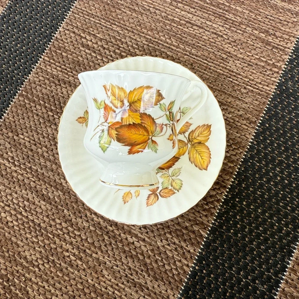 Vintage Paragon Fine Bone China Teacup and Saucer Set - Picture 2 of 6